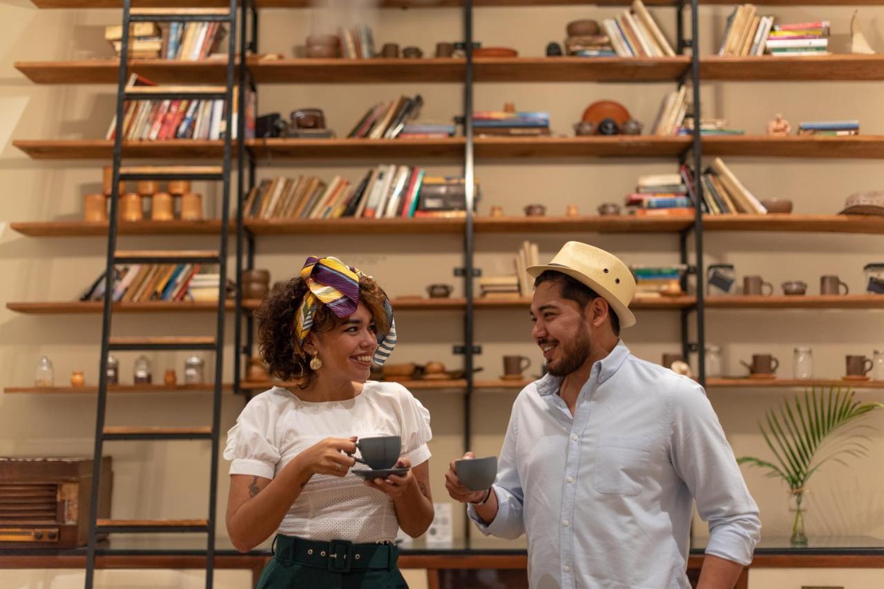 Kuka Y Naranjo Couette-café